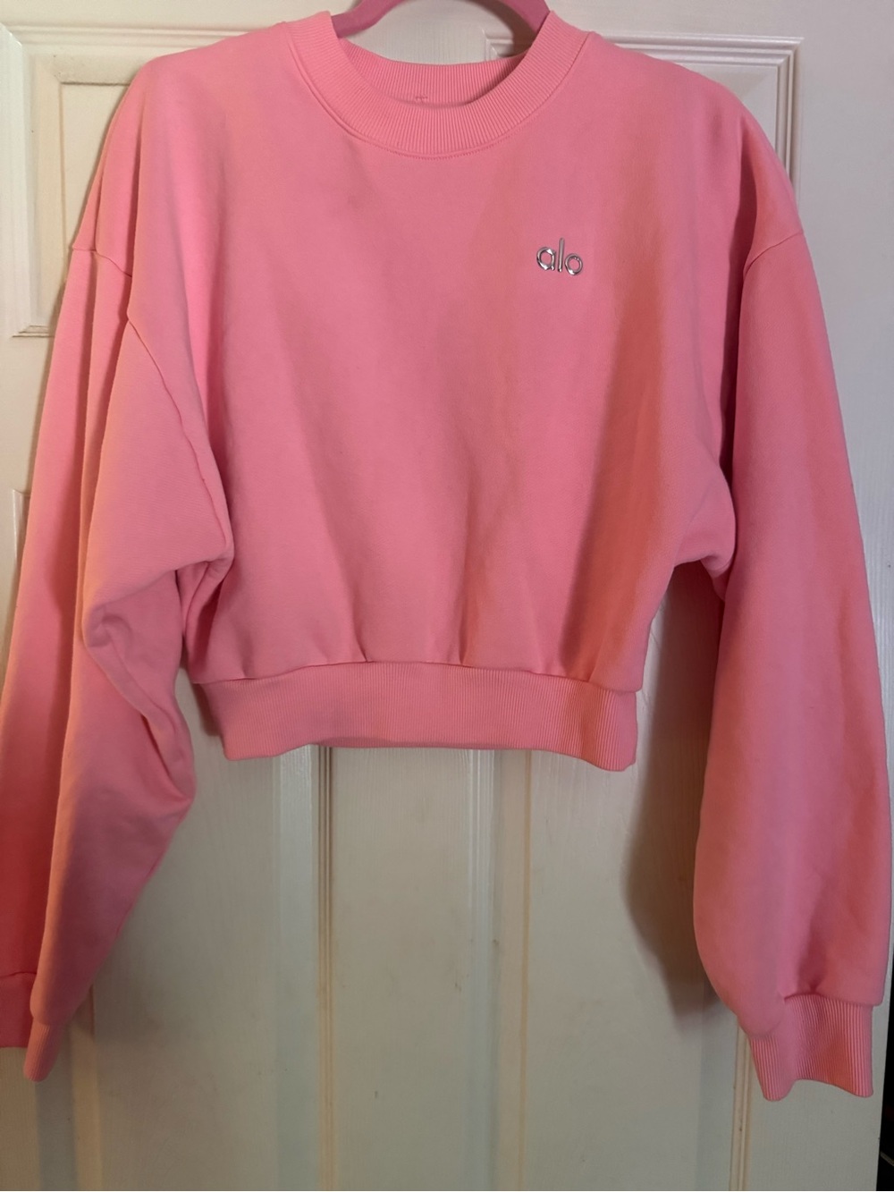 ALO Yoga Cropped Bubblegum Pink Crewneck Sweatshirt